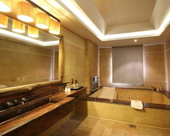 Seasons Boutique Motel - Kaohsiung - Bad