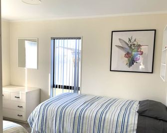 Waitarere Beach Escape - Levin - Bedroom