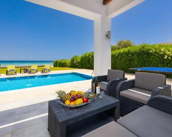 Villa Metis - Gennadi - Pool
