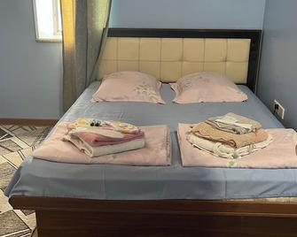 Yellow Fox - Eriwan - Schlafzimmer