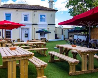 The Railway Inn - Brixham - Patio