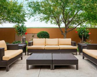 Courtyard by Marriott Springfield - Springfield - Patio
