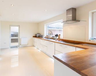 Grand 5BR Home in Market Harborough With Free Parking - Market Harborough - Кухня