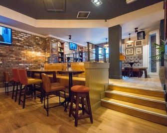 Caledonian Hotel - Leven - Bar