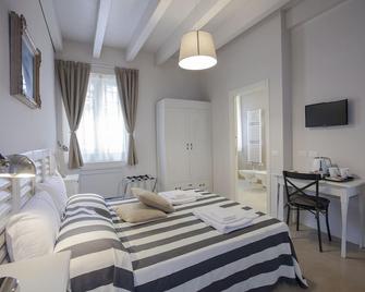 Balbianino - Lenno - Bedroom