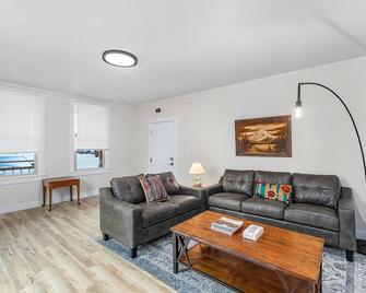 The Nightjar Shelter - Stanwood - Living room