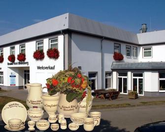 Keramik Hotel Rheinsberg - Kleinzerlang - Gebäude