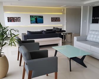 Max Hotel - Arcoverde - Living room