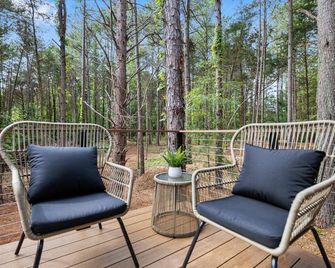 Gigi's Treehouse-Hot Tub/Firepit/Huntersville - Huntersville - Balcony