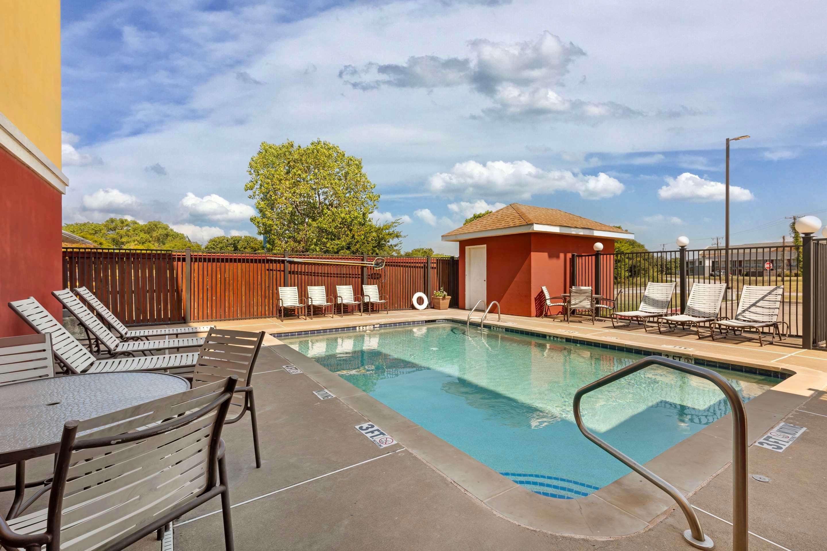 Best Western Plus Waco North thumbnail 3