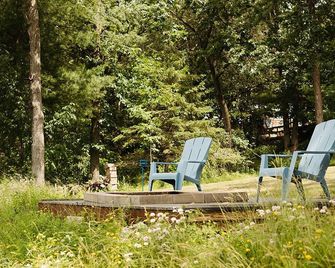 Peaceful Riverside Cabin - Amery - Patio