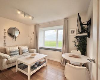 Idyllic rural retreat with one bedroom and parking - Salcombe - Ruang tamu