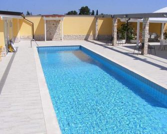 B&b Freezone - Modugno - Pool