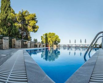 Aliki Hotel - Nikiana - Piscine