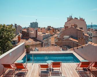 Grand Hôtel Dauphiné, Boutique Hôtel & Suites - Tolón - Piscina