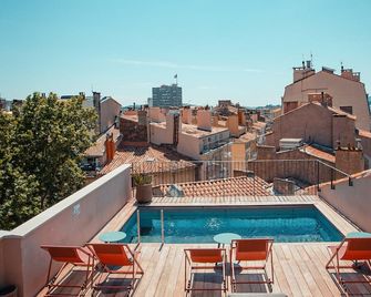 Grand Hôtel Dauphiné Toulon, Boutique Hôtel & Suites - Tolón - Piscina