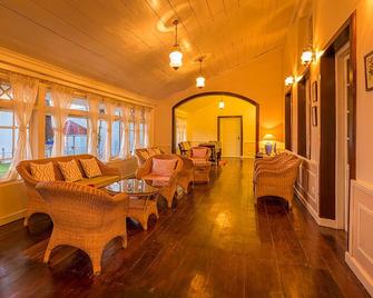 Ging Tea House - Darjeeling - Living room