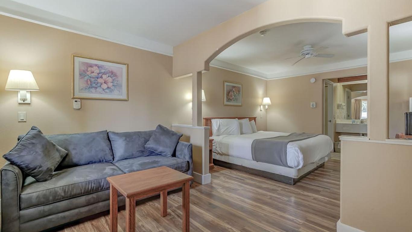 Shasta Pines Motel & Suites