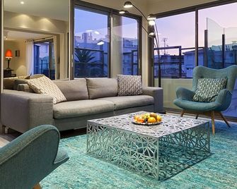 Nehô Suites Cannes Croisette - Cannes - Living room