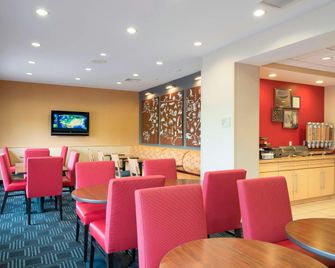 TownePlace Suites by Marriott Kalamazoo - קאלאמאזו - מסעדה