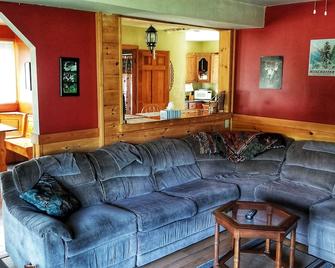 Fully Furnished Lodging Located Directly On Huge Atv Trail System Safe + Private - Milan - Sala de estar