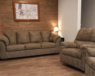 Lower Lodge at Oak Hollow - Located between St Patrick and Lake of the Oaks - St Patrick - Salon