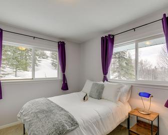 Cozy Anchorage Vacation Rental w/ Deck, Gas Grill - Anchorage - Bedroom