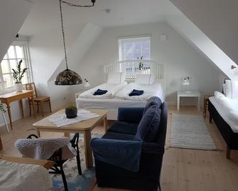 Bästekille Gårdshotell - Kivik - Schlafzimmer