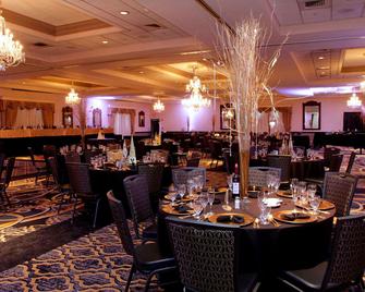 راديسون هوتل آند كونفرنس سنتر روكفورد - روكفورد - مطعم