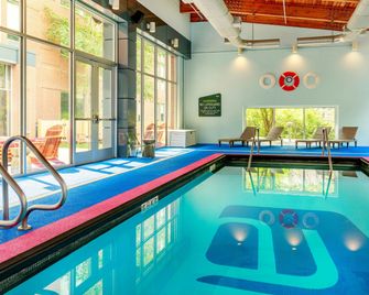 Aloft Lexington - Lexington - Piscina
