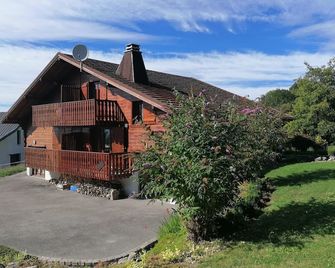 Chalet à 1000 m D'altitude Situé à 1km D'une Station et à 10 min D'evian - Thollon-les-Mémises - Gebouw