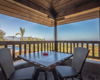 Anthidon Nature Estate & Farm - Loukisia - Μπαλκόνι