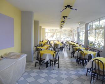 โรงแรมอุมแบร์โต - Ricadi - ร้านอาหาร