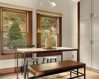 Stunning View House - 15-min to Town - Evergreen - Evergreen - Dining room