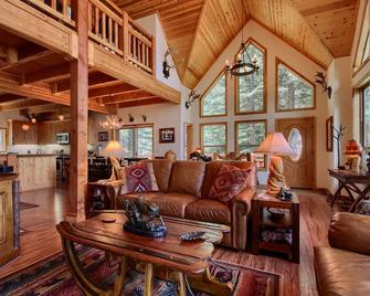 Luxury home inside Yosemite gates and only minutes from valley floor - Yosemite West - Wohnzimmer
