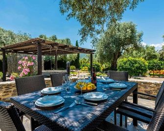 Nuestra Finca Rural Orgiva by Ruralidays - Órgiva - Binnenhof