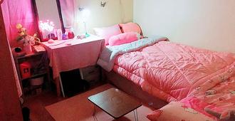 Pink Happy House: 3 mins from Konkuk univ. station, free self food - Seoul - Bedroom