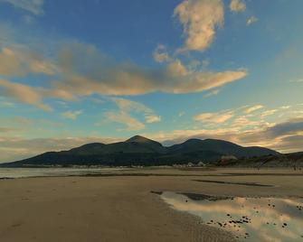 Mourne Mountain Art Apartments - Newcastle - Beach