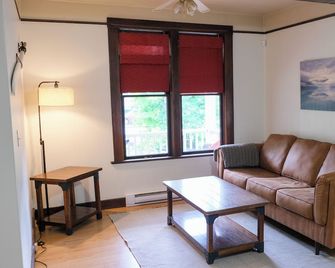 Heritage Home on Broadway - Nakusp - Salon