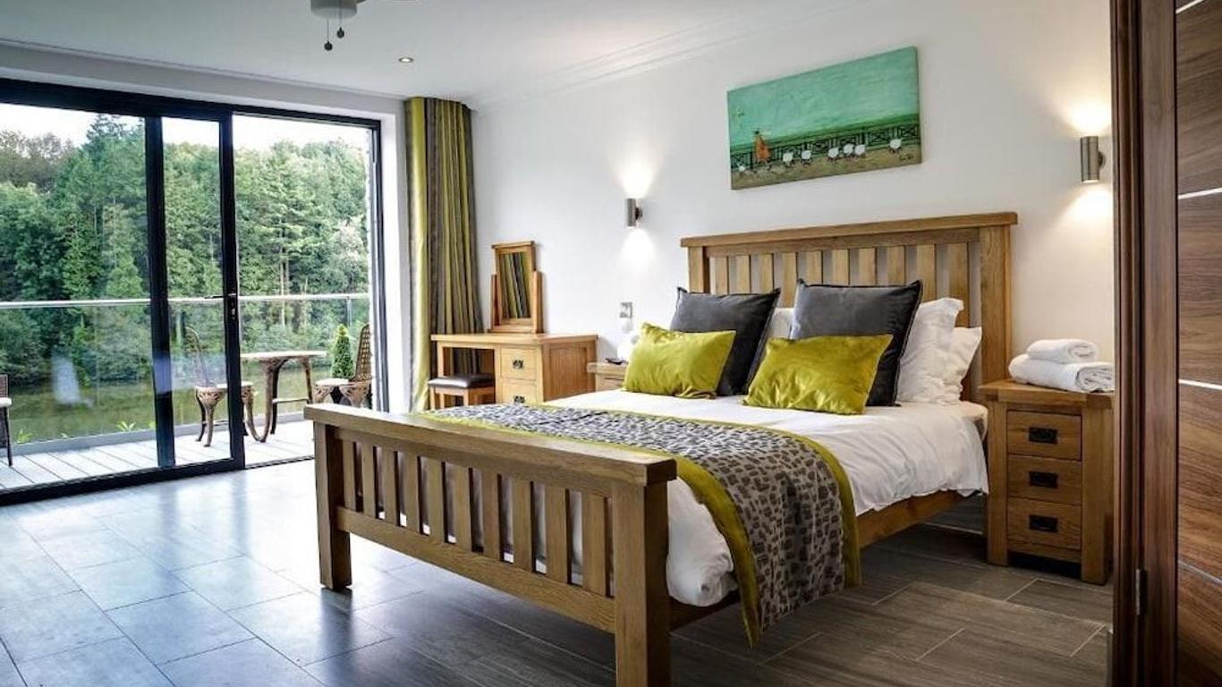 Canada Lodge and Lake