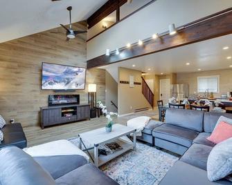Pocono Paradise 143, New 4bd, Tannersville, Camelback, Kalahari - Tannersville - Sala de estar
