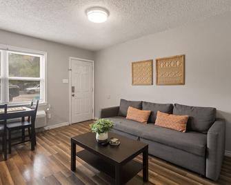 One bed/One bath/full kitchen Apt. - 1 mile from AT&T Stadium - Arlington - Sala de estar