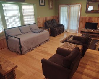 Large Apartment on Deep Creek, Close To Bryson, The Train, And National Park - Bryson City - Obývací pokoj