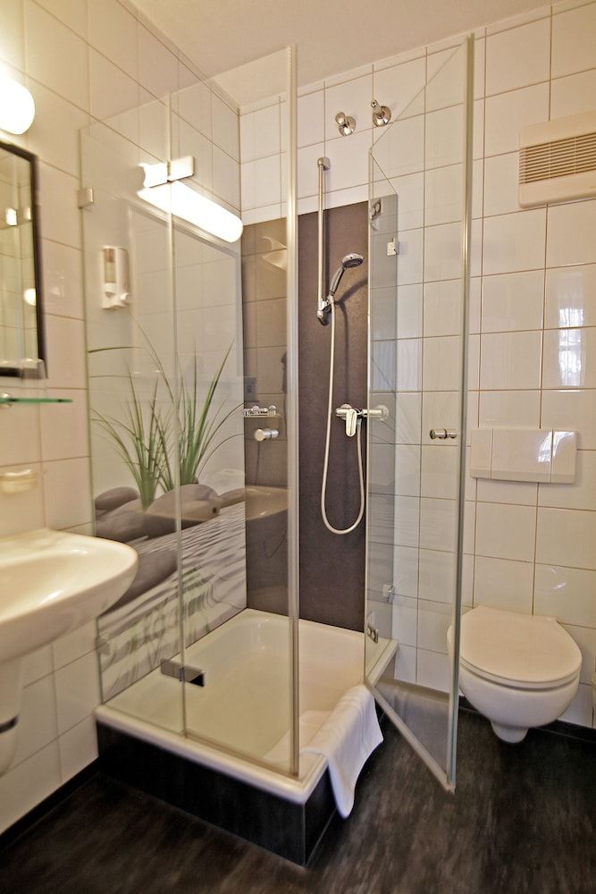 Art-Hotel Erlangen - ארלנגן - חדר רחצה