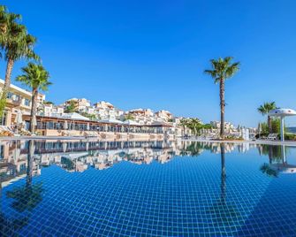 Unique Residence Hotel Golf and Spa - Soke - Piscina