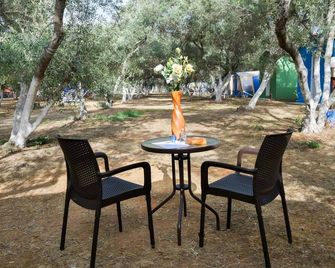 Camping Chania - Darátsos - Patio