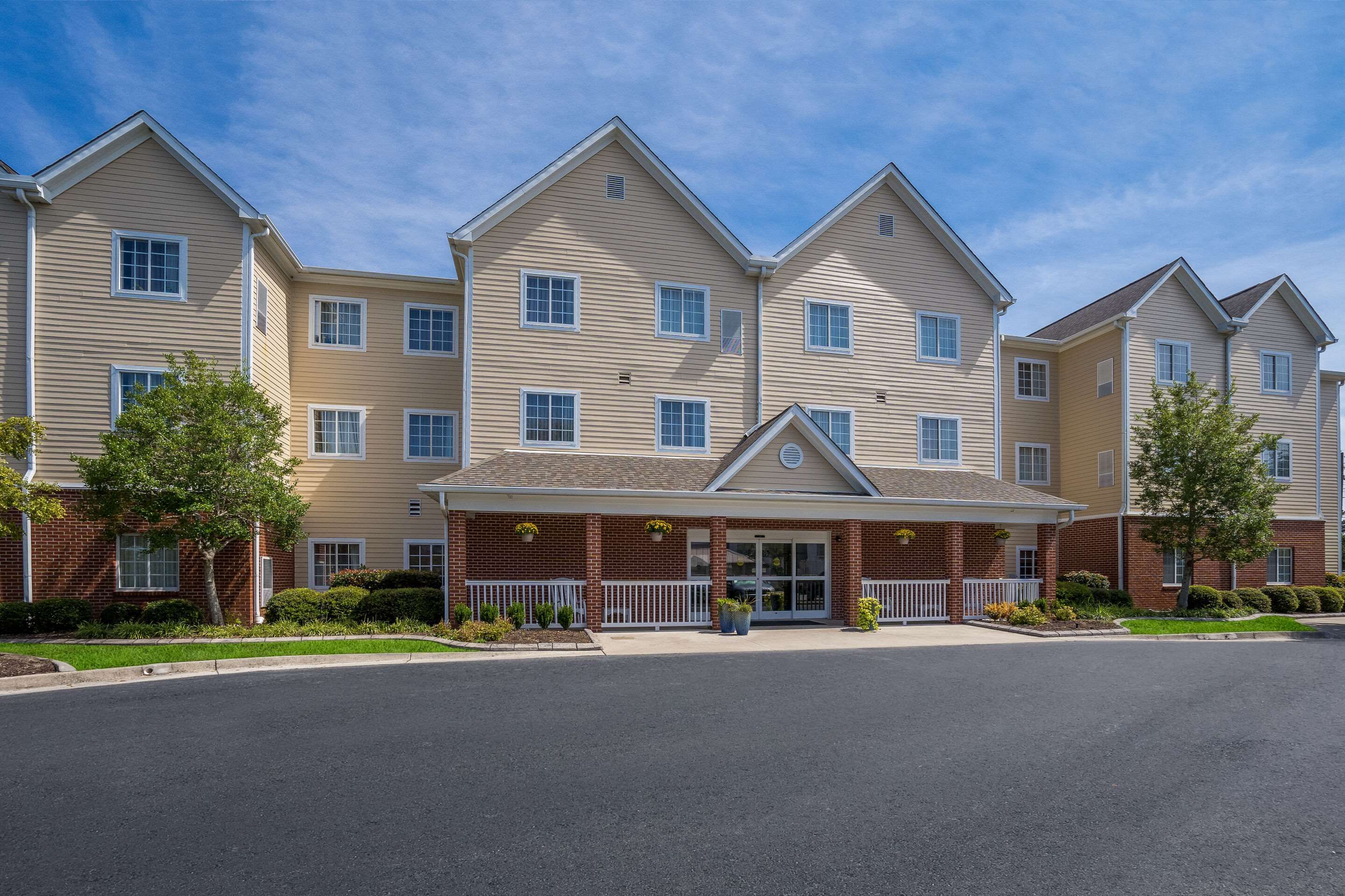 MainStay Suites Wilmington - University Area thumbnail 3