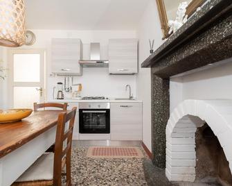 Cottage on the Lake by Holiday Solutions - Lezzeno - Kitchen