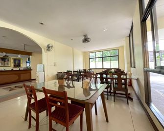 Tonkhoon Hotel - Chaiyaphum - Restaurante