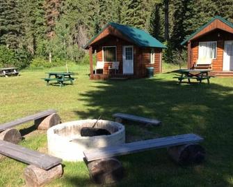 Clear Sky Resorts Basic Cabin #3 - Pinnacle - Patio